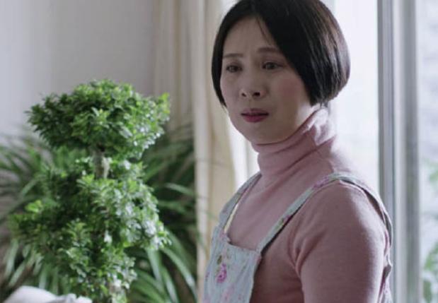 43岁女人坦言:当住家保姆工资8千,钱挣了不少