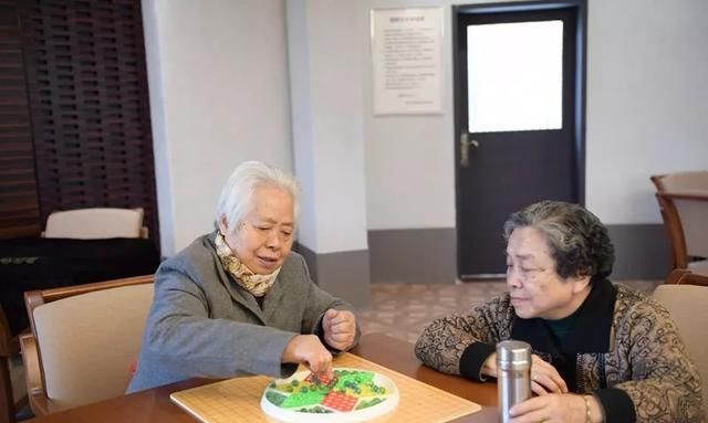 住家保姆拿7000工资,却要满足雇主太多要求,50岁阿