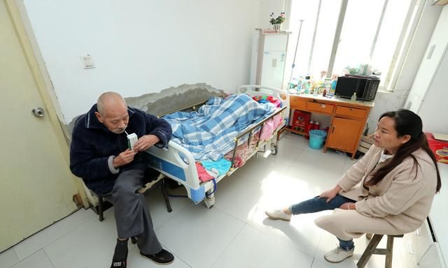 住家保姆拿7000工资,却要满足雇主太多要求,50岁阿