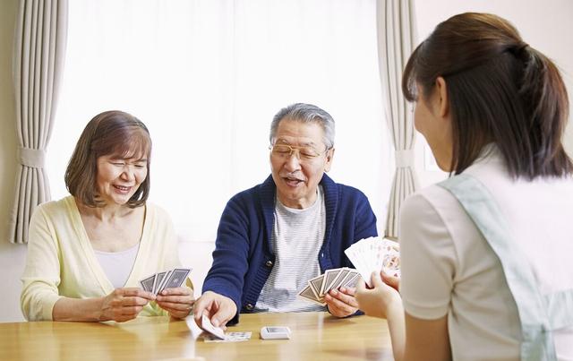 45岁阿姨倾诉:做住家保姆5年,我得到了金钱,