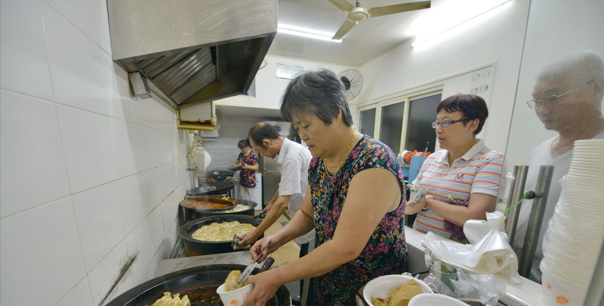 45岁女士哭诉:做住家保姆1年,工作挺轻松的,但内